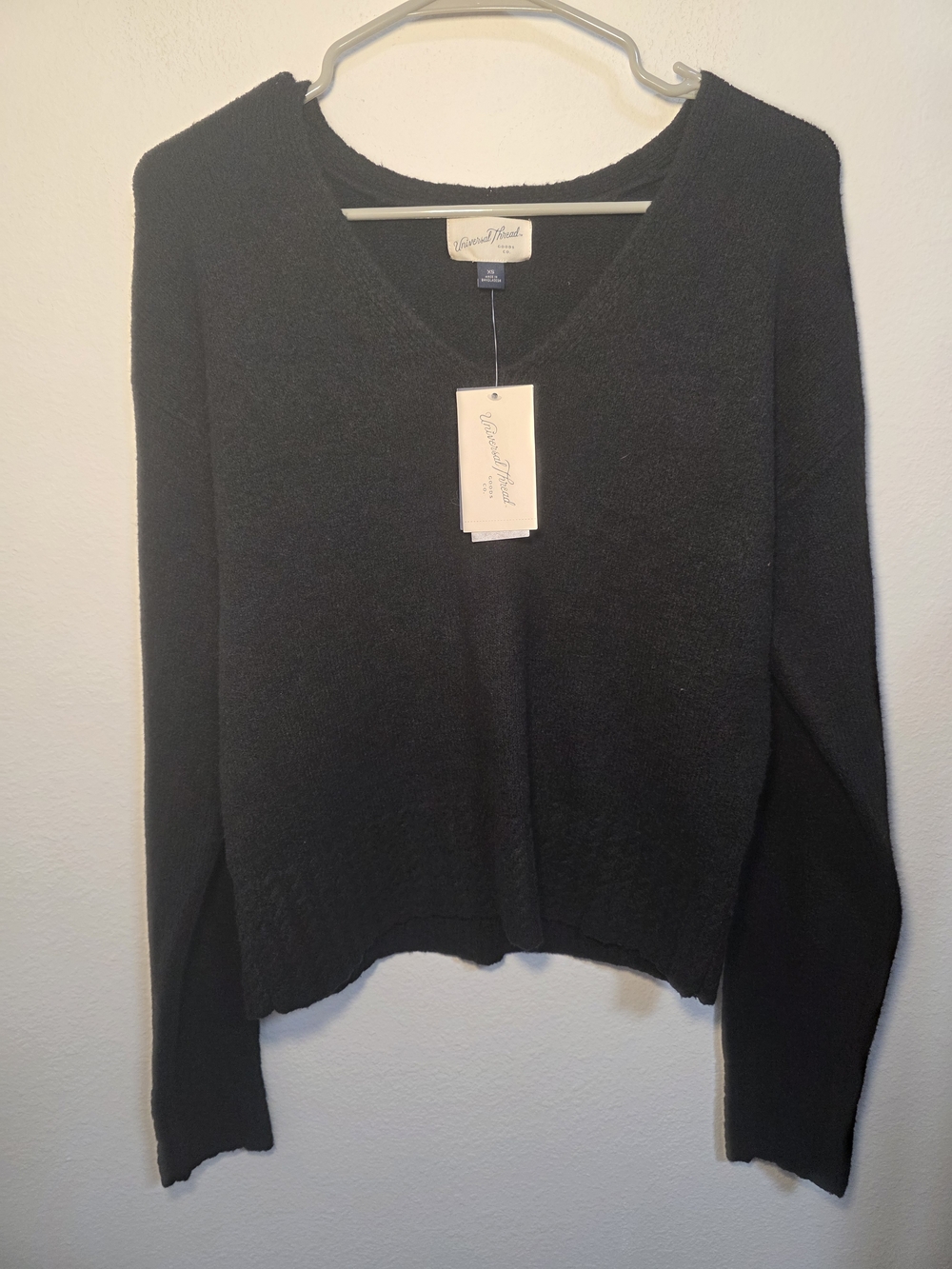 Universal thread Black V-Neck Sweater XS